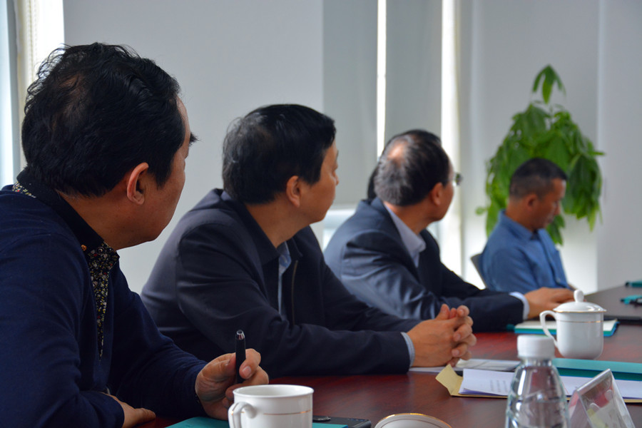 專家組成員交流討論