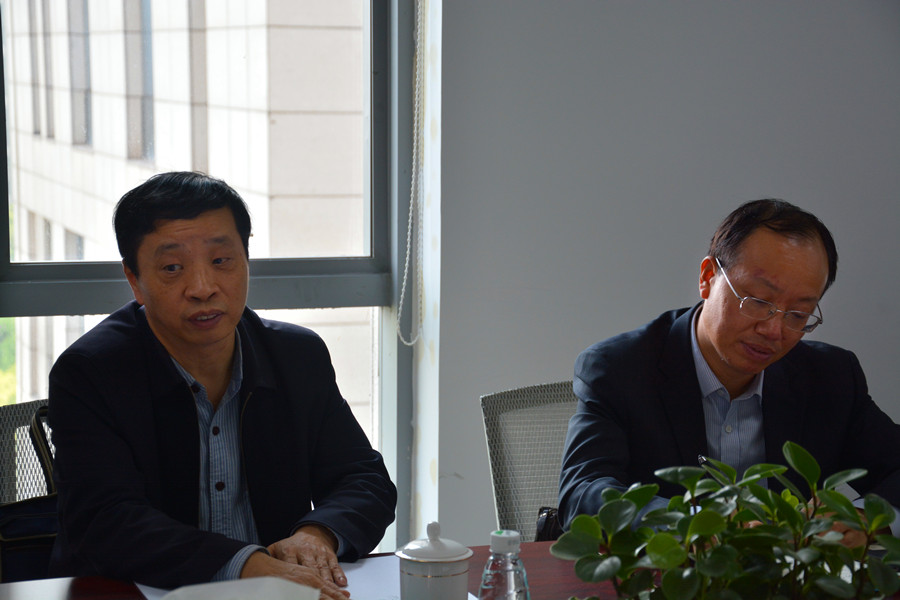 專家組成員交流討論