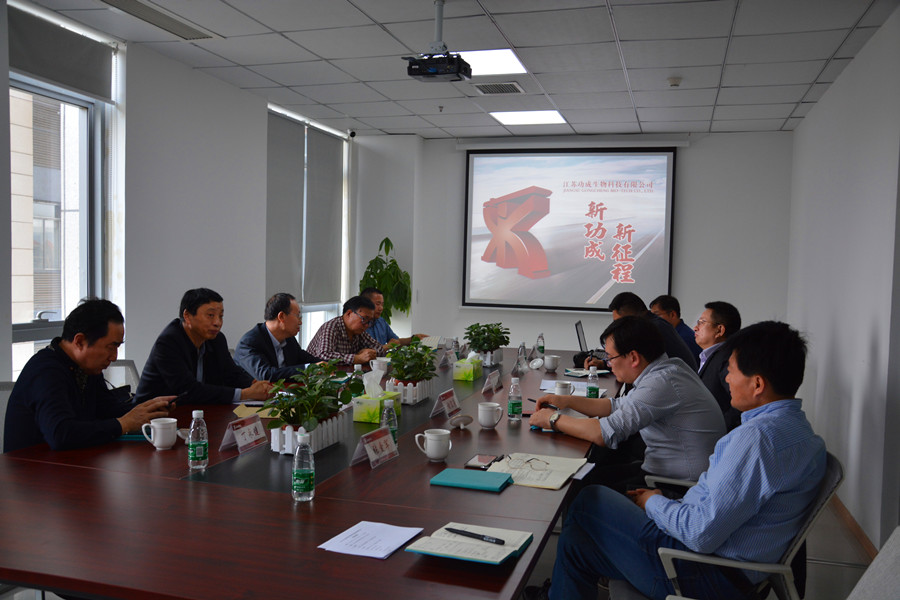 專家組成員交流討論